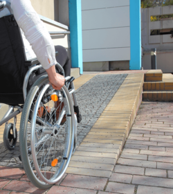 In Anlehnung an ÖNORM B 1600ff: Bewertung der Barrierefreiheit (C) Fotolia, RioPatuca Images